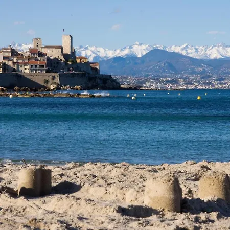 32m2 Les Pins 350 M Climatise Wifi Centre Апартаменты