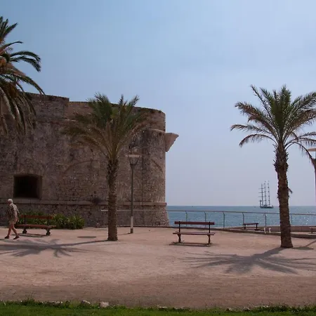 32m2 Les Pins 350 M Climatise Wifi Centre Жуан-ле-Пен