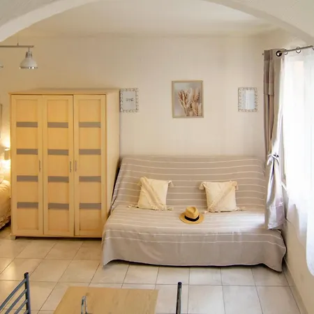 32m2 Les Pins 350 M Climatise Wifi Centre Жуан-ле-Пен