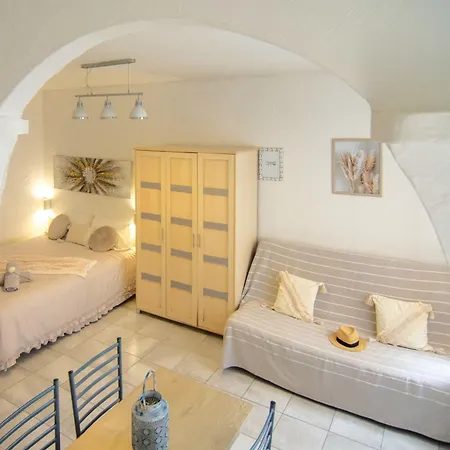 32m2 Les Pins 350 M Climatise Wifi Centre Апартаменты