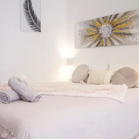 32m2 Les Pins 350 M Climatise Wifi Centre Апартаменты