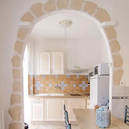 32m2 Les Pins 350 M Climatise Wifi Centre Апартаменты *